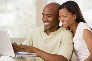 black_couple_with_computer